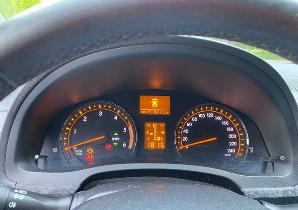 Toyota Avensis cena 27500 przebieg: 210000, rok produkcji 2011 z Koszalin małe 106